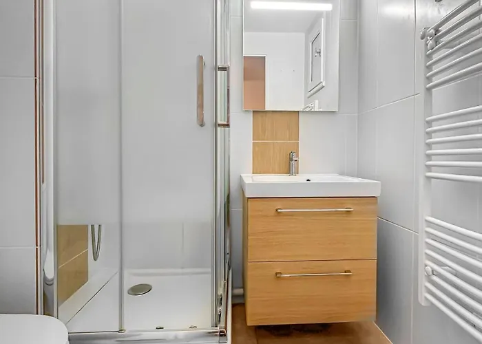 A 5 Min - A - Wi-fi Pro - Parking X2 Apartment